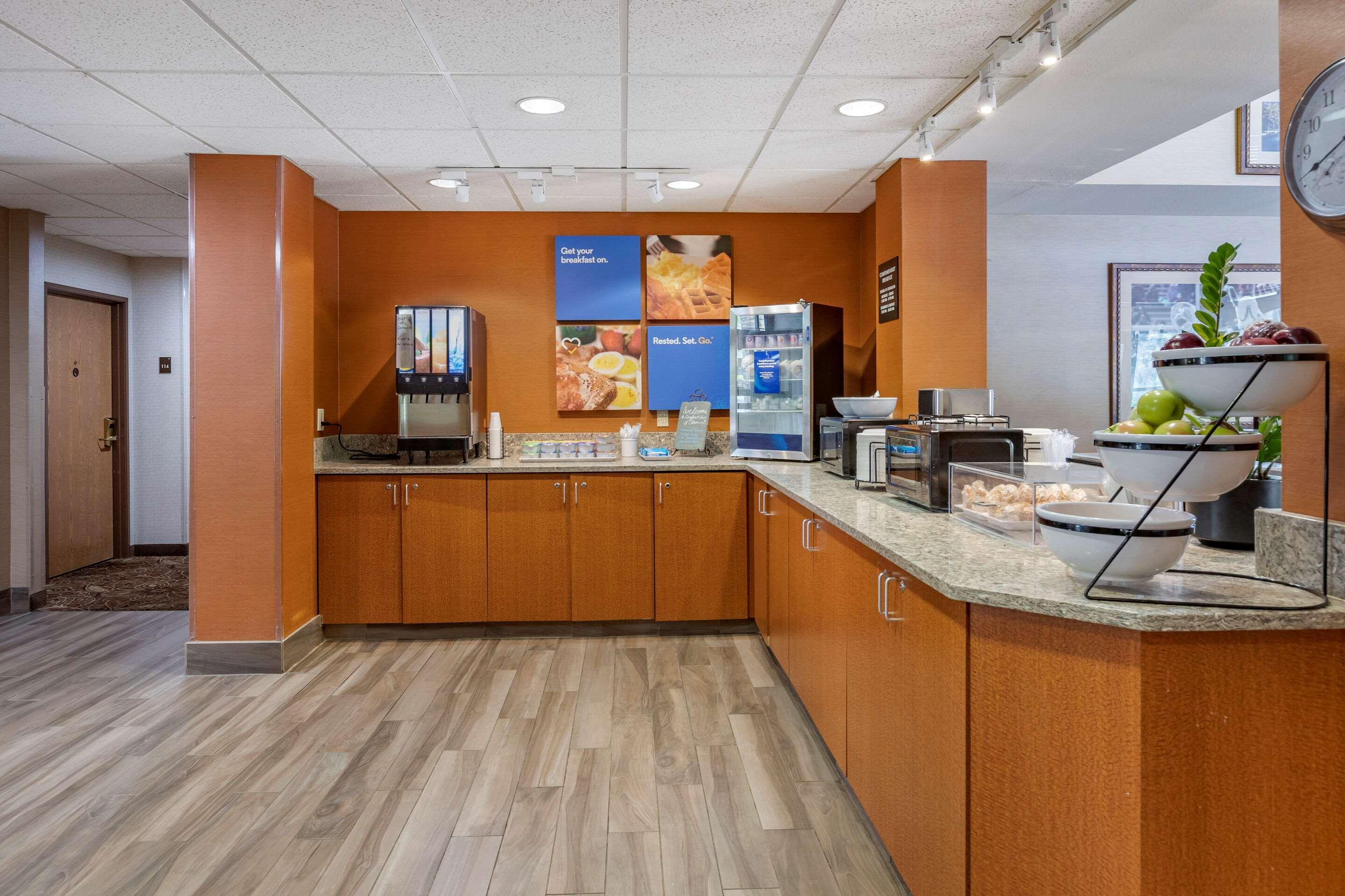 Comfort Inn Okemos - East Lansing Exterior photo